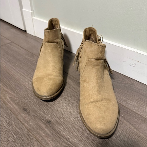 American Eagle Fringe  Faux Suede Ankle Boots Booties - Tan - 8 - Picture 2 of 5